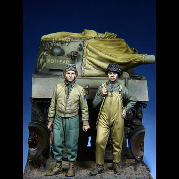Экипаж современного солдата-танкиста 1/35 включает в себя 2 комплекта моделей из смолы (без танка), миниатюрные модели gk в разобранном виде, неокрашенные.